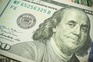 hundred dollar bill zoomed in